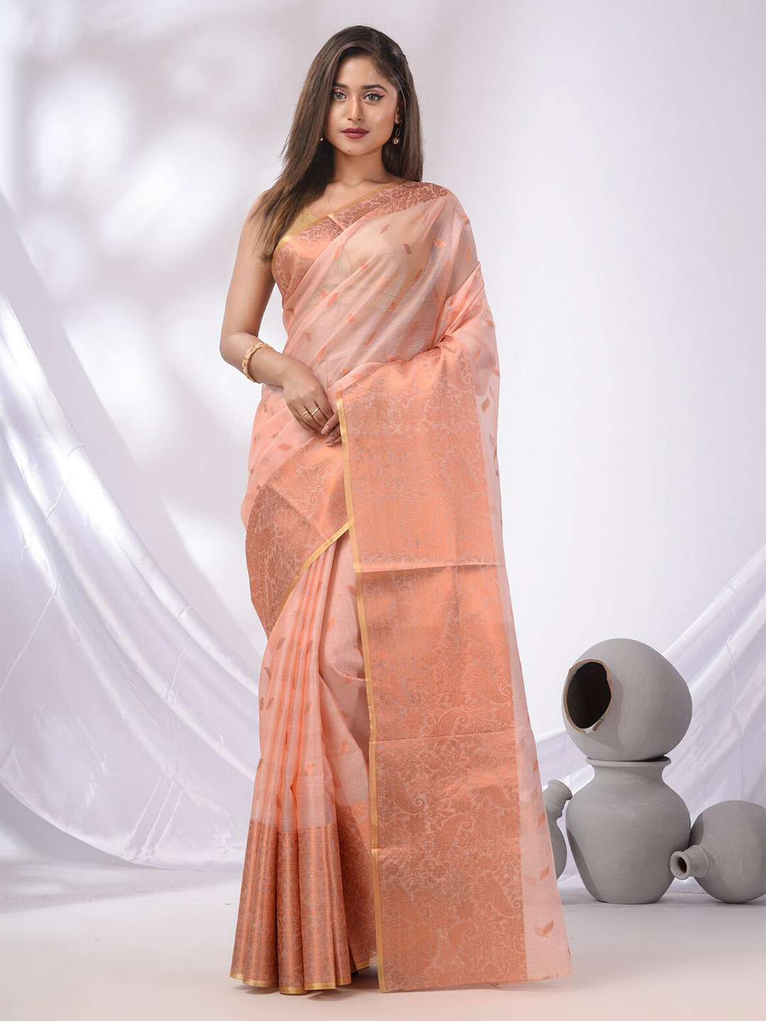 

Charukriti Woven Design Zari Saree, Peach