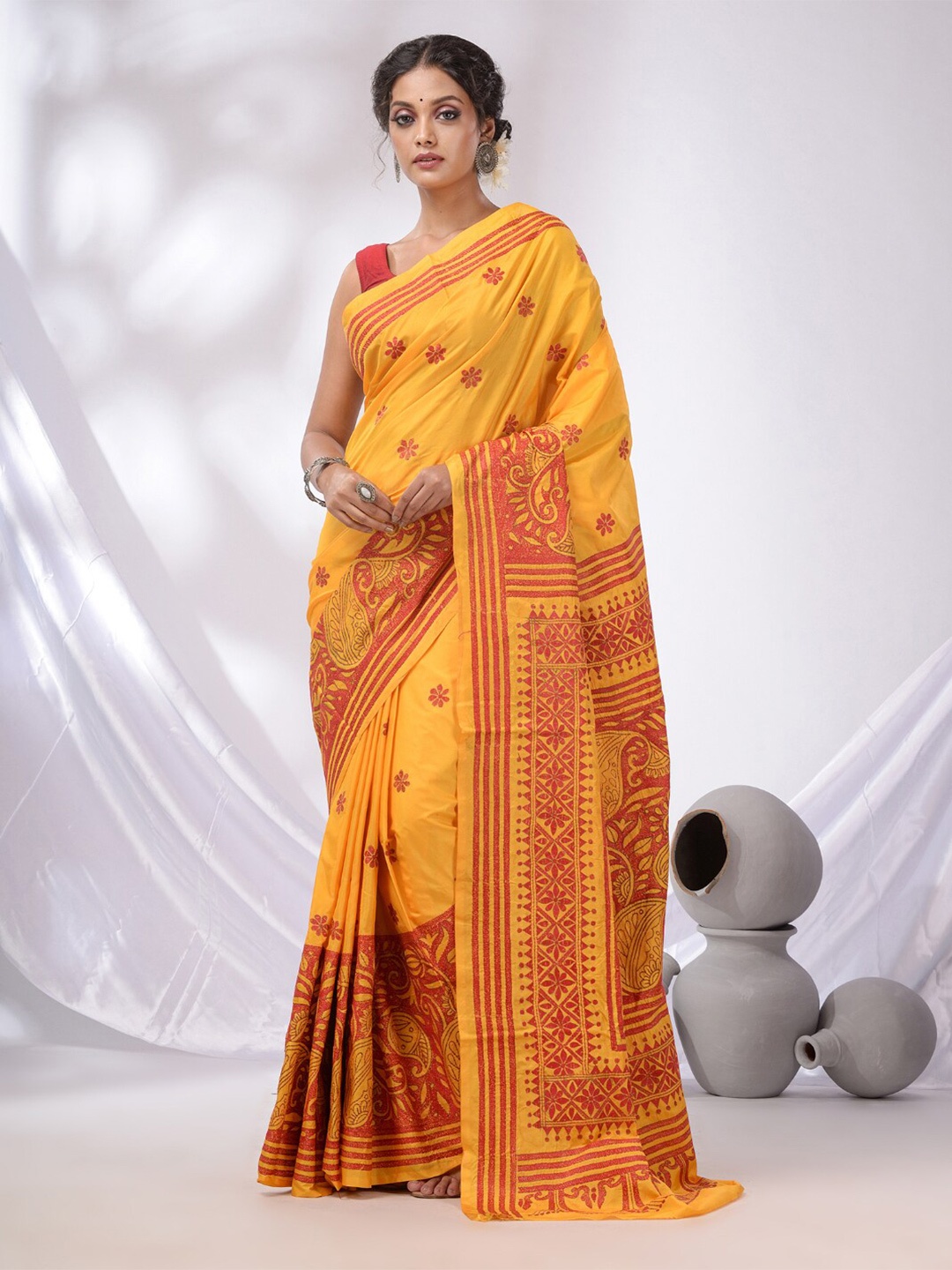 

Charukriti Ethnic Motifs Embroidered Kantha Work Silk Blend Saree, Yellow