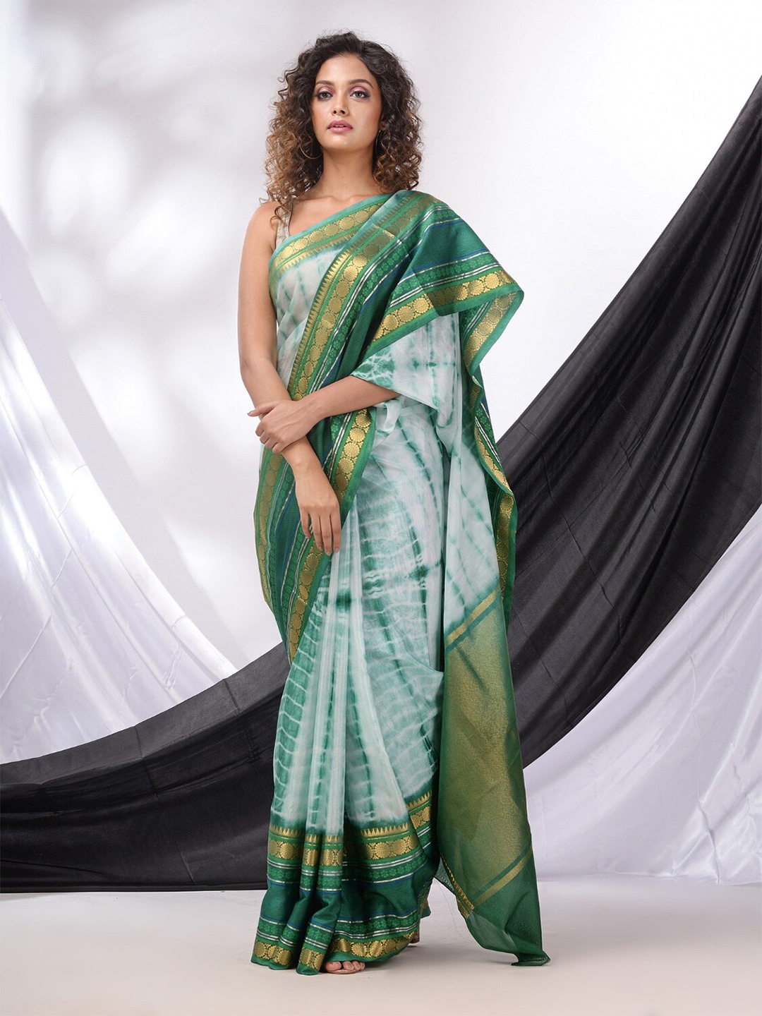 

Charukriti Tie and Dye Printed Zari Saree, White