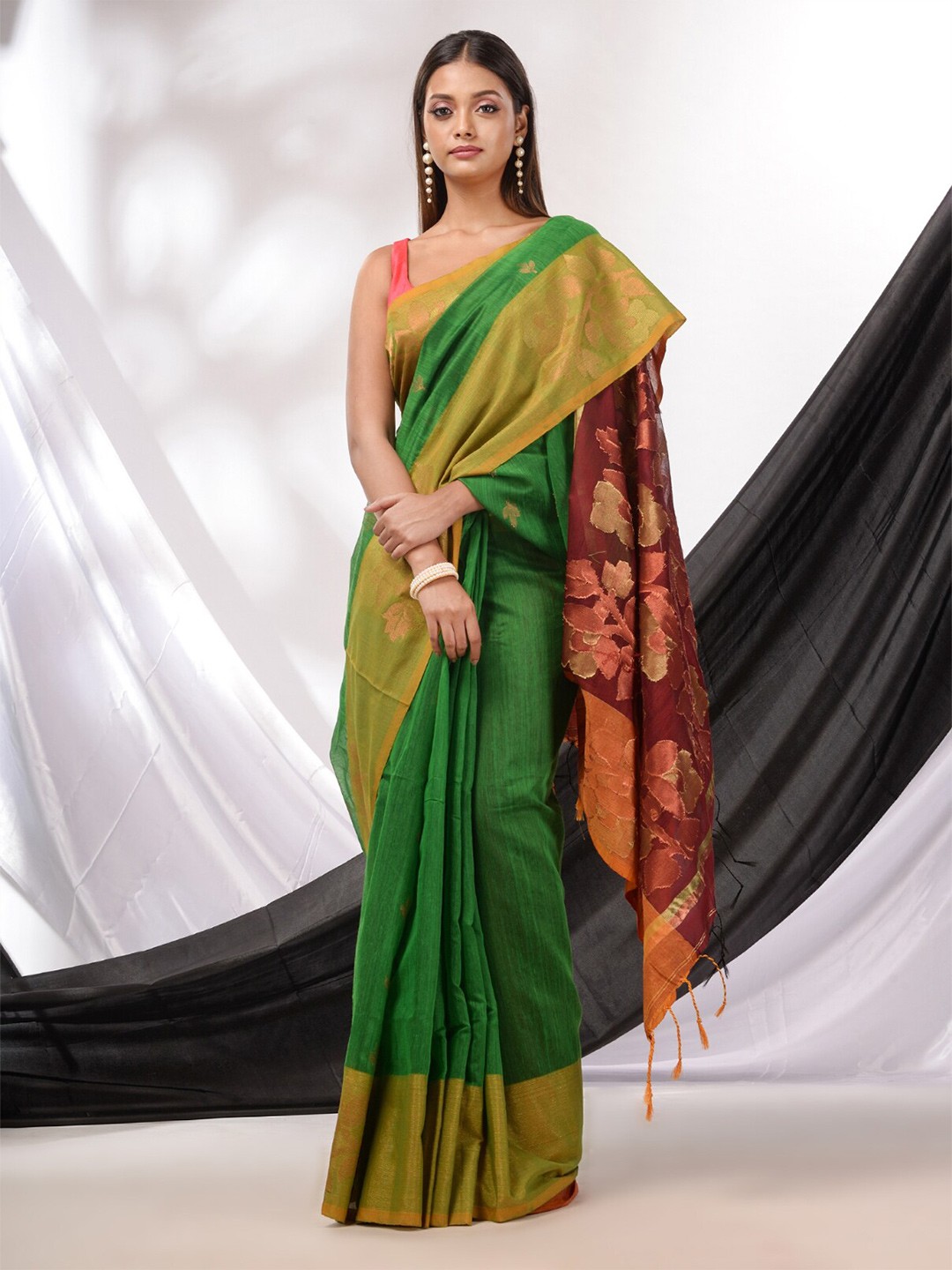 

Charukriti Woven Design Zari Saree, Green