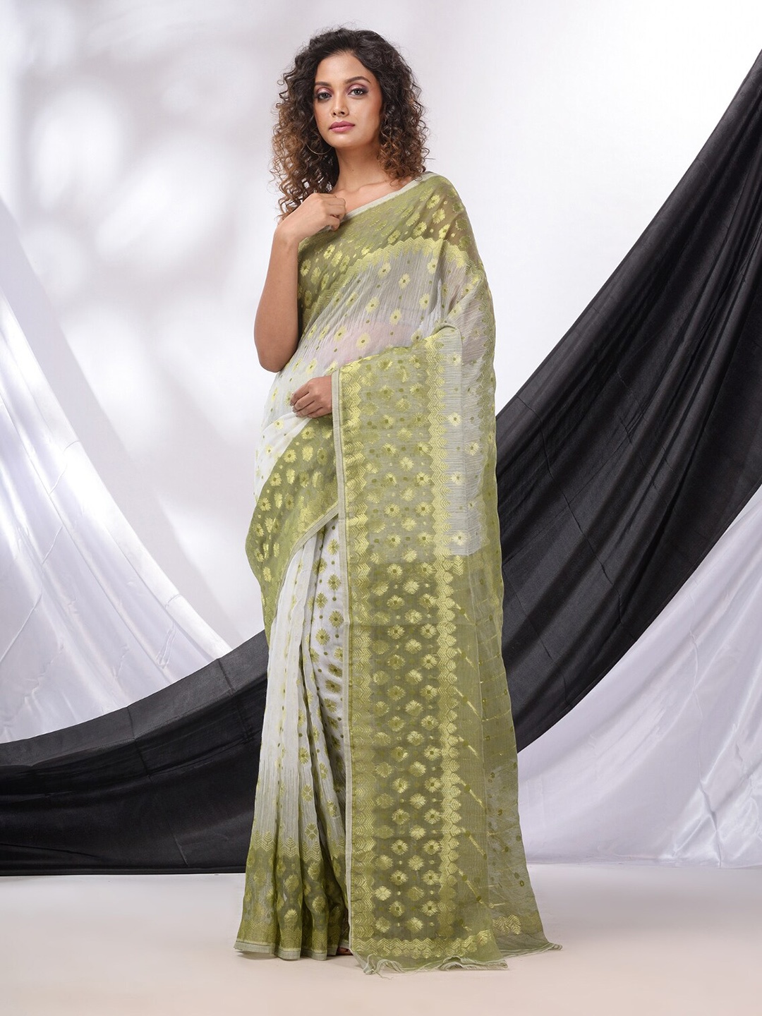 

Charukriti Floral Woven Design Zari Silk Cotton Jamdani Saree, White