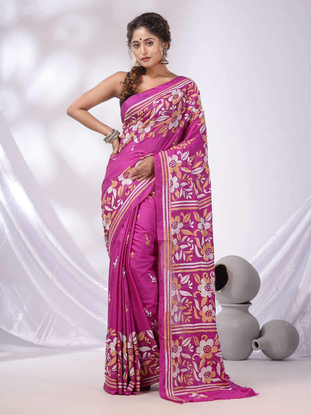 

Charukriti Ethnic Motifs Embroidered Kantha Work Silk Blend Saree, Pink