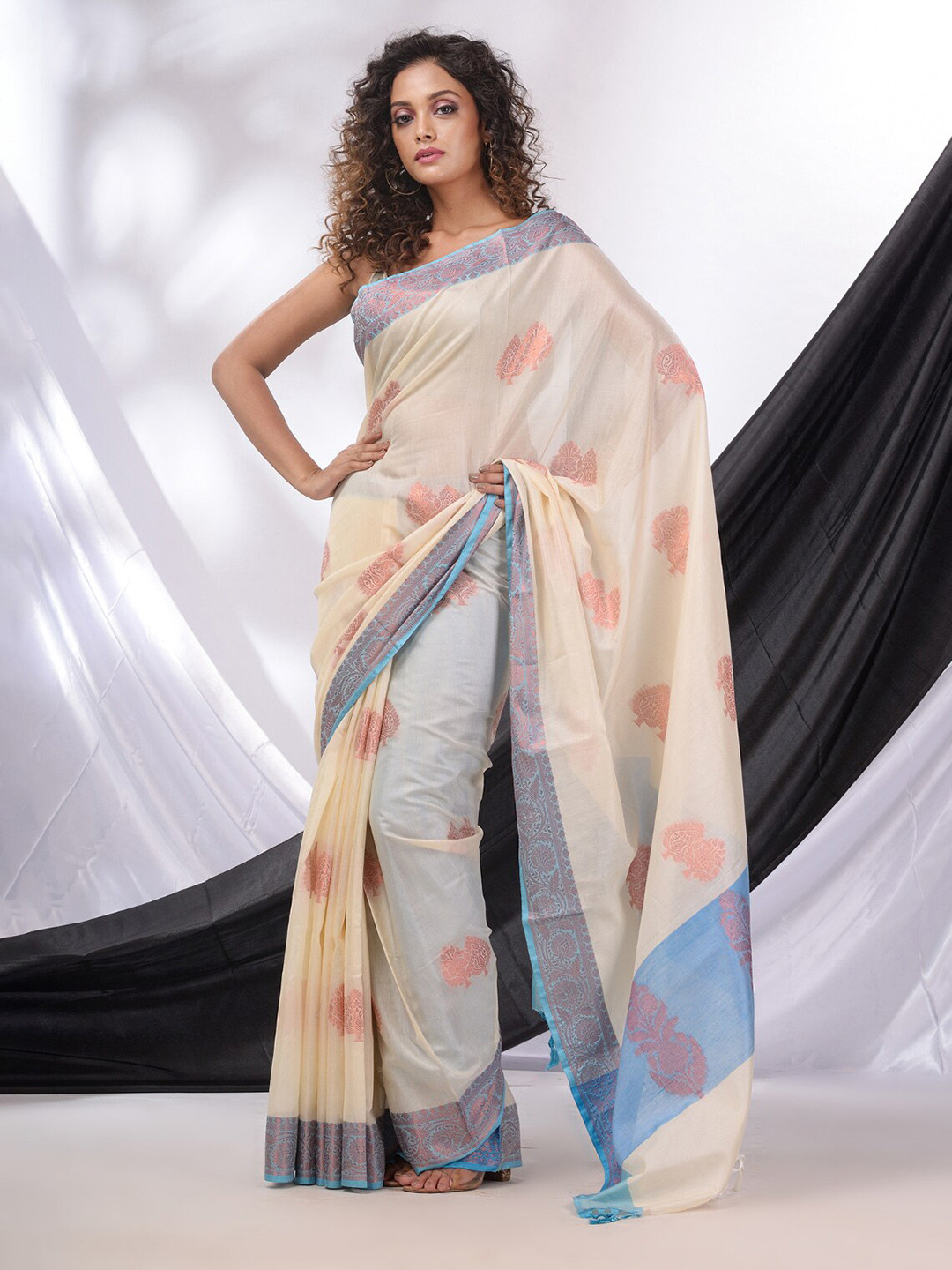 

Charukriti Woven Design Zari Saree, White