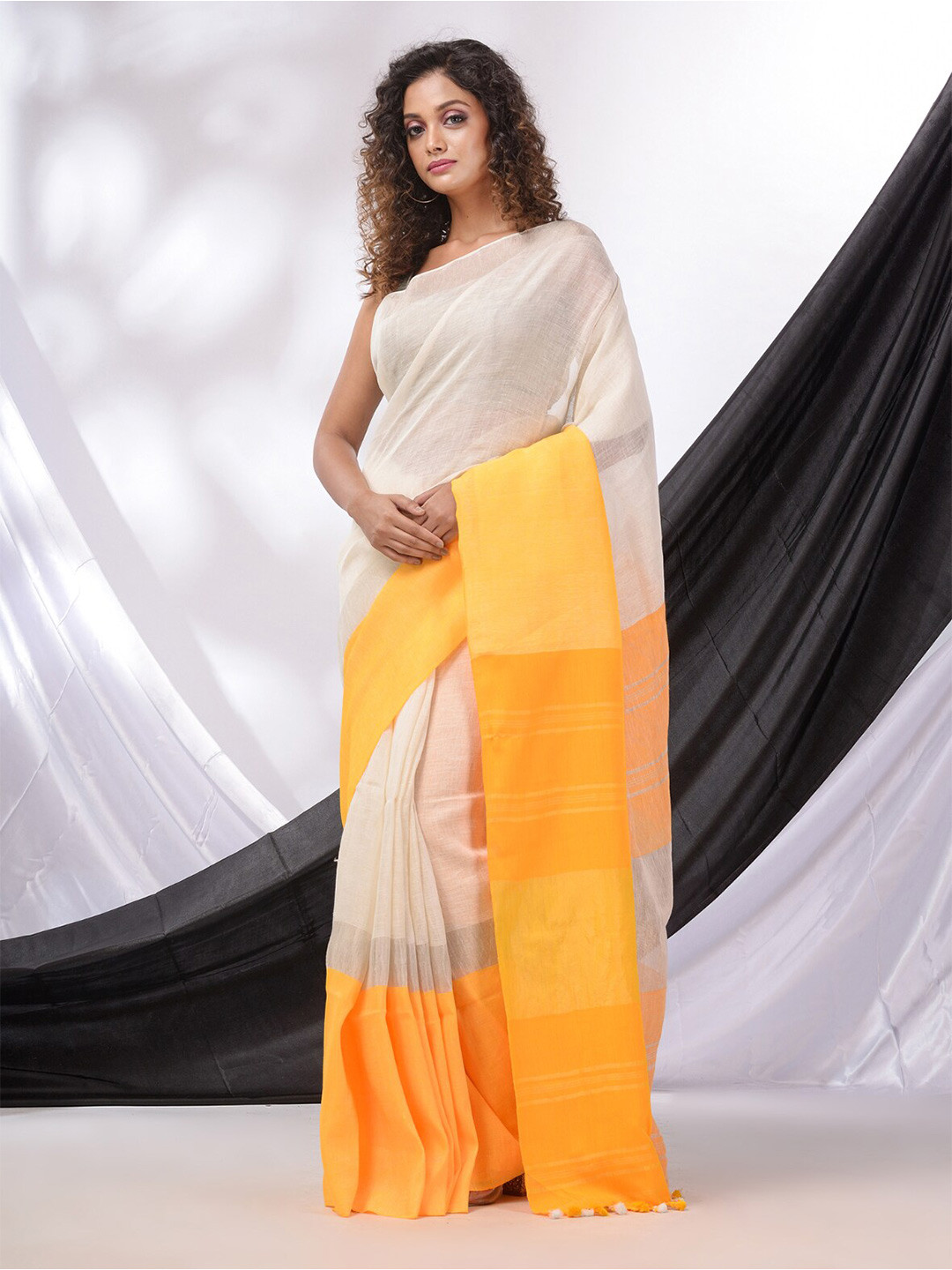 

Charukriti Colourblocked Pure Linen Saree, White