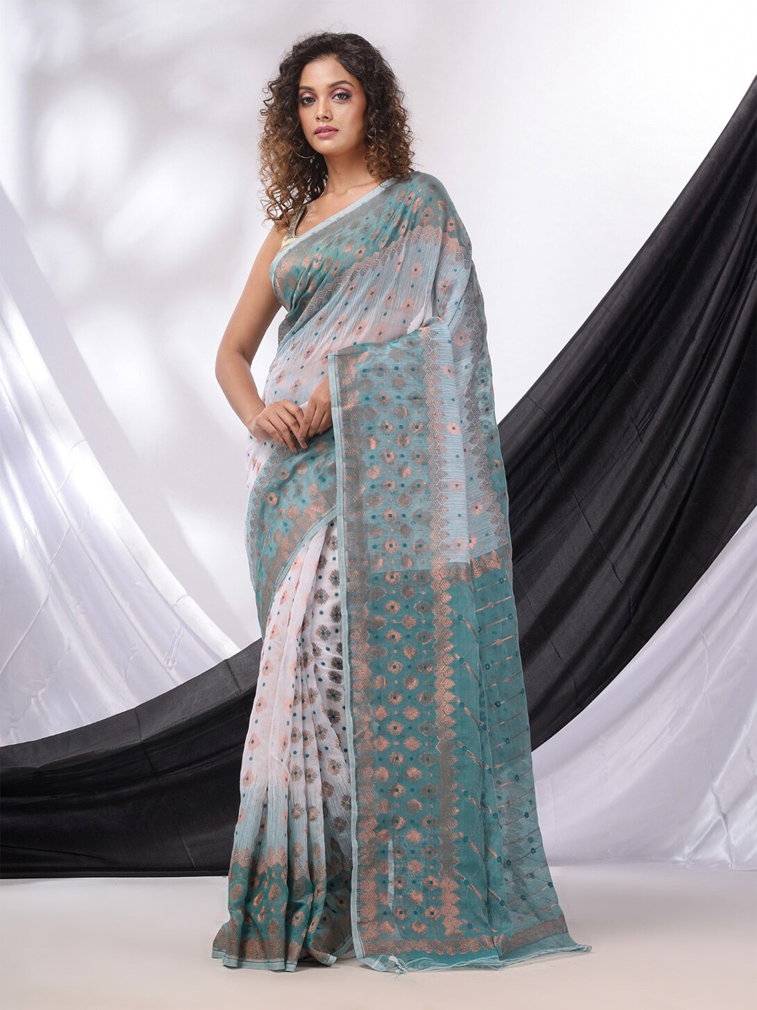 

Charukriti Woven Design Zari Silk Cotton Jamdani Saree, White