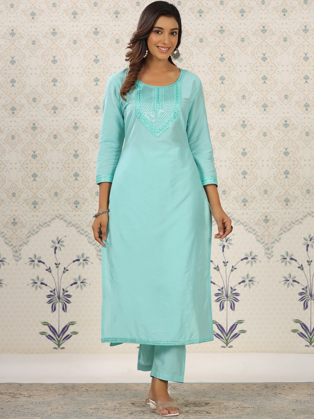 

Ode by House of Pataudi Ethnic Motifs Embroidered Thread Work Straight Kurta with Trousers, Sea green