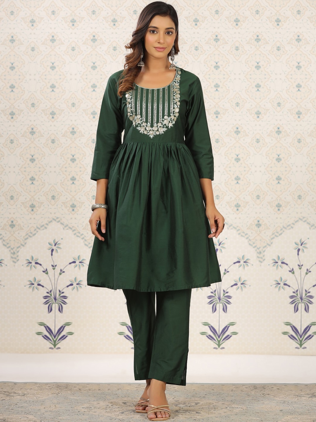 

Ode by House of Pataudi Floral Embroidered Sequinned Anarkali Kurta with Trousers, Green