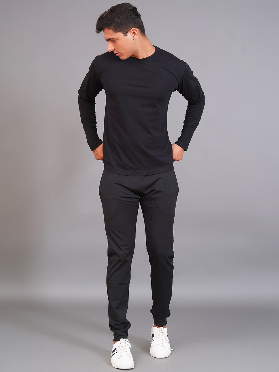 

KRAASA Round Neck Tracksuits, Black