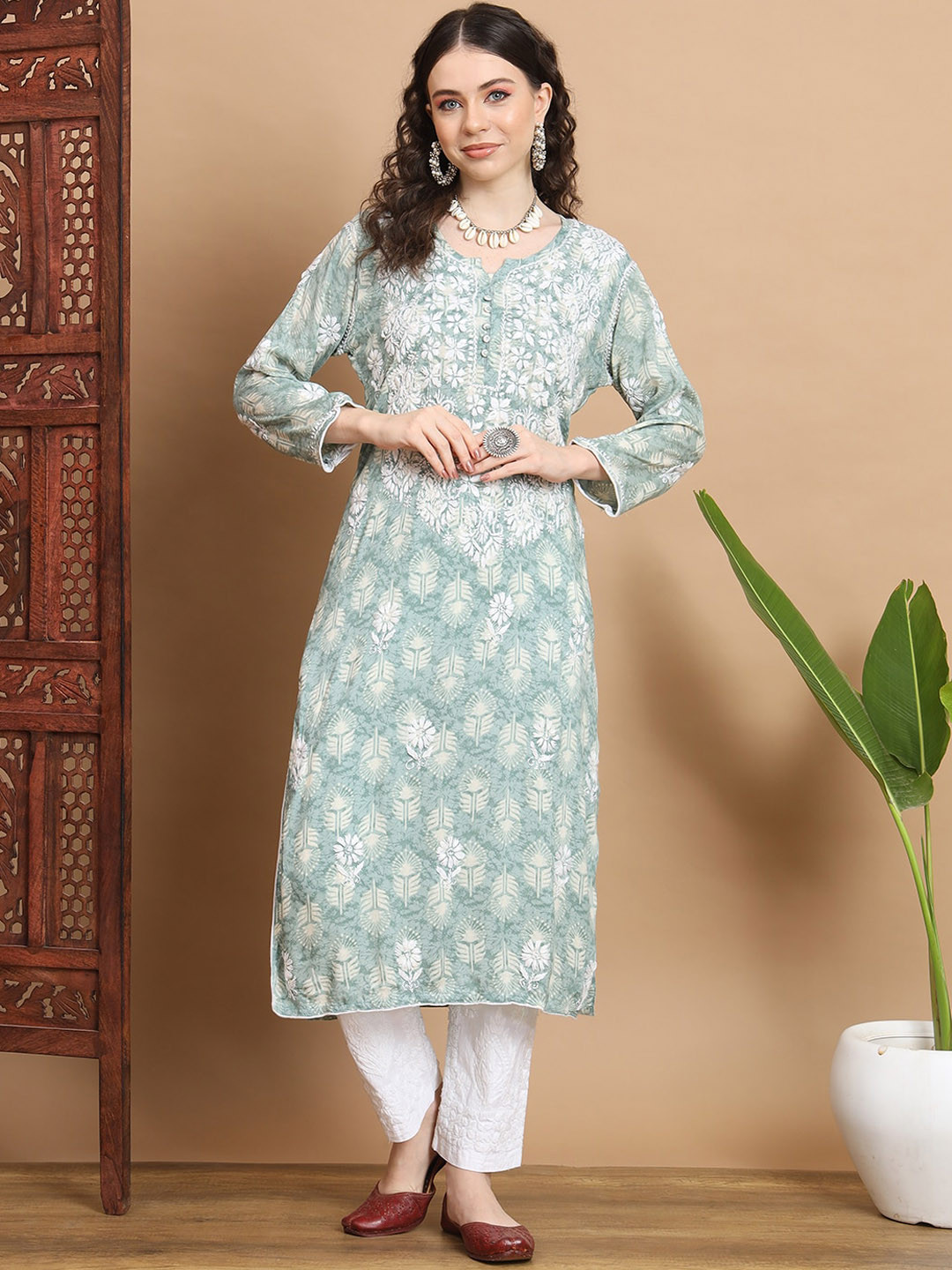

Ethnava Floral Embroidered Regular Kurta with Palazzos, Green
