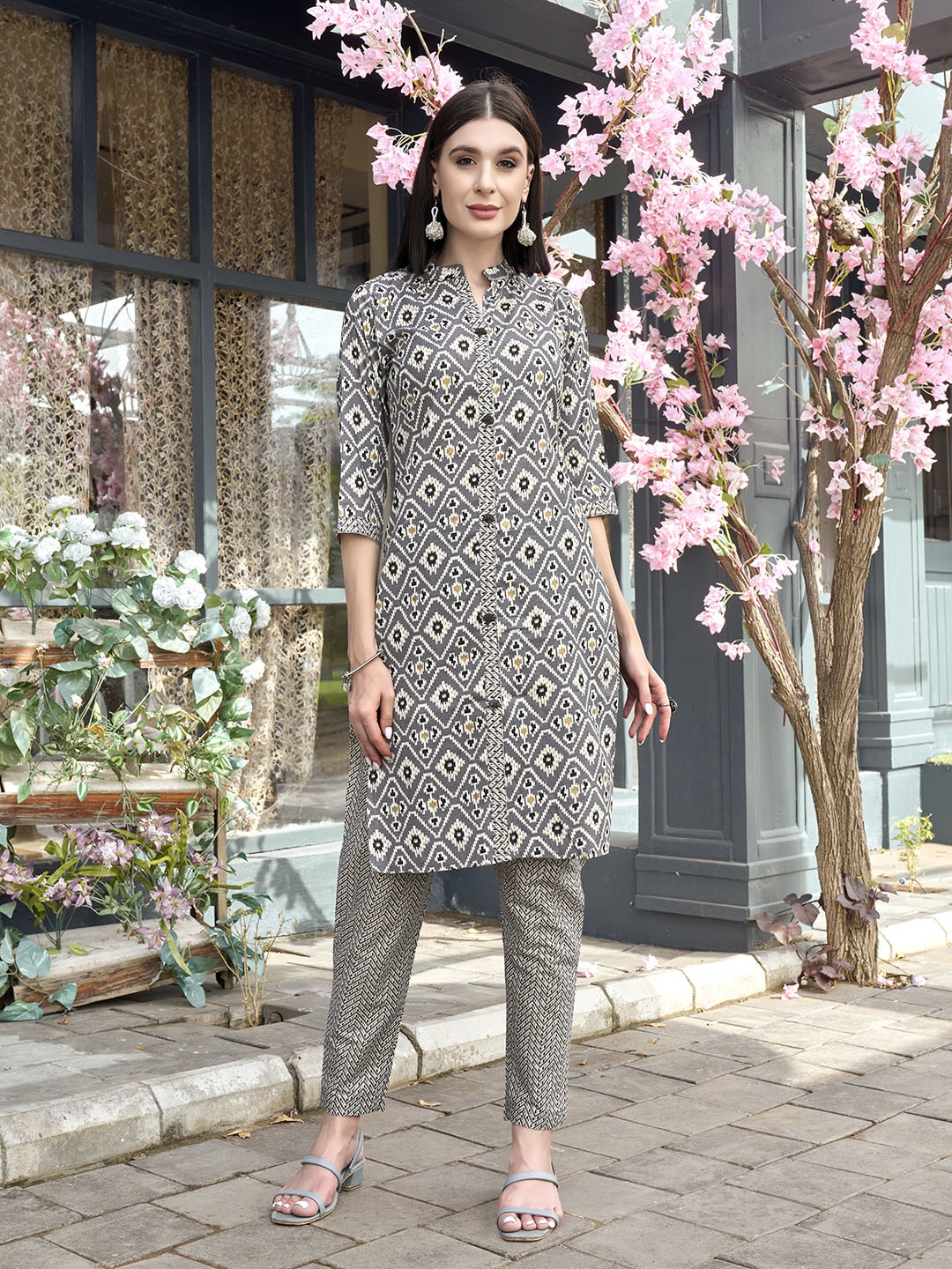 

Anouk Women Grey Ethnic Motifs Printed Regular Pure Cotton Kurta with Trousers