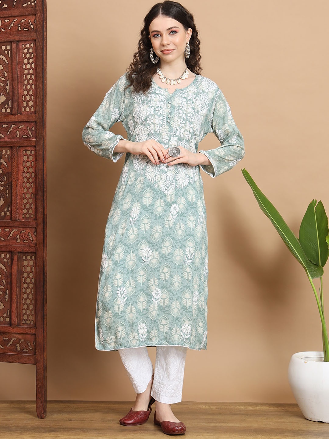 

Ethnava Floral Embroidered Straight Kurta, Green