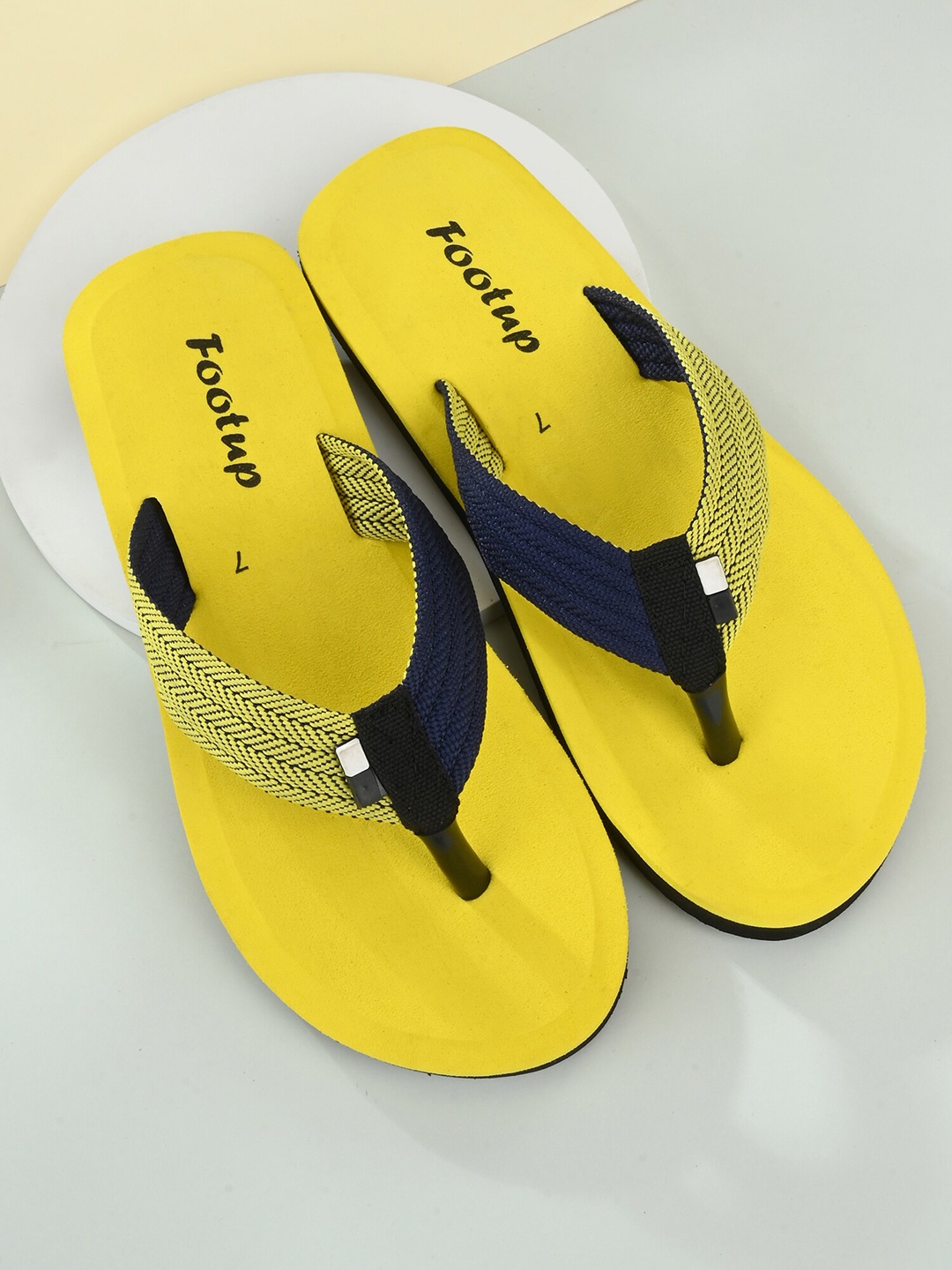 

FOOTUP Men Textured Thong Flip-Flops, Yellow