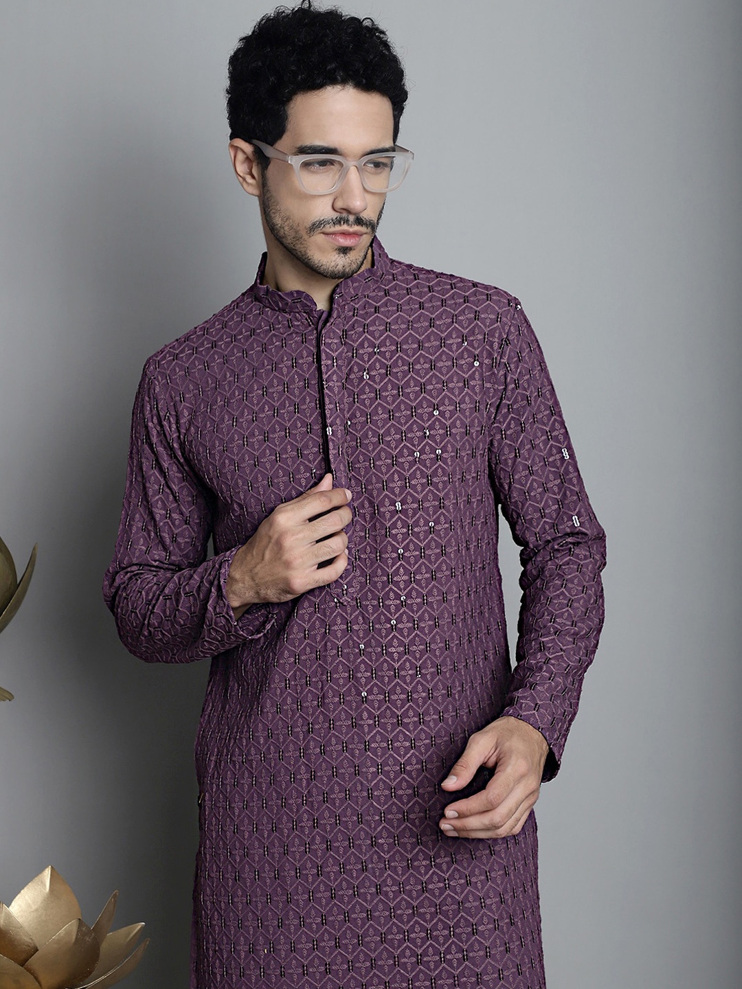 

JompersEthnic Motif Embroidered Mandarin Collar Thread Work Kurta, Purple