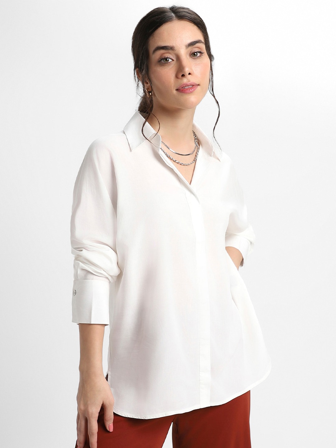 

DL Woman Oversized Spread Collar Casual Shirt, Off white