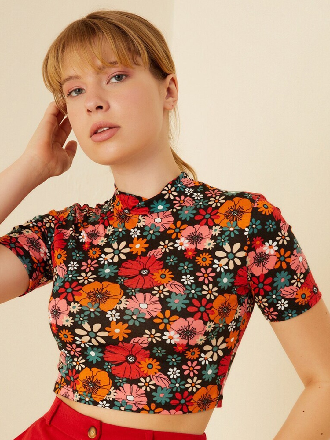 

MAZIE Floral Printed High Neck Fitted Crop Top, Black