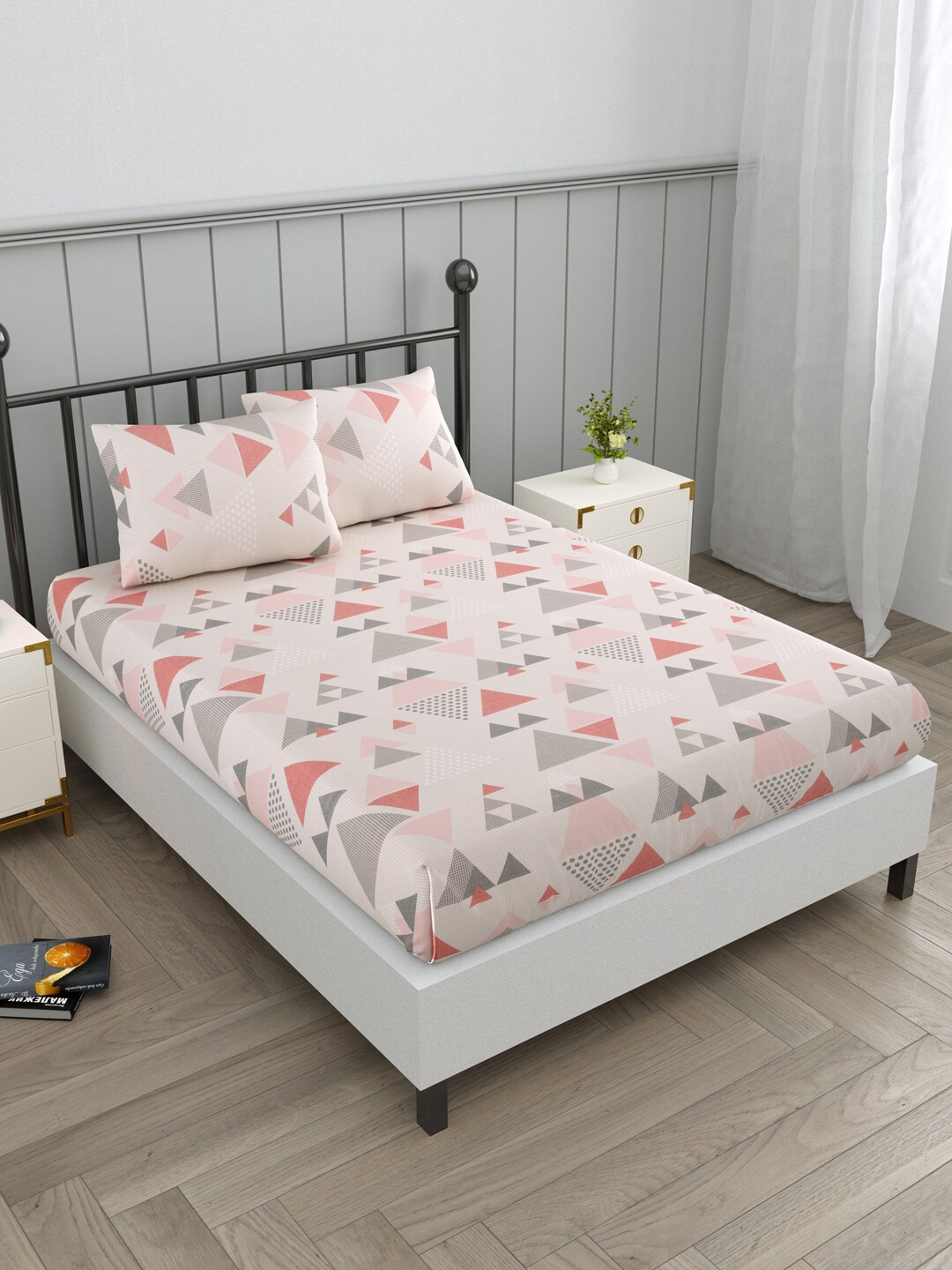 

EverHOME Sayla Pink & Grey Geometric Cotton 144 TC Flat Queen Bedsheet & 2 Pillow Covers