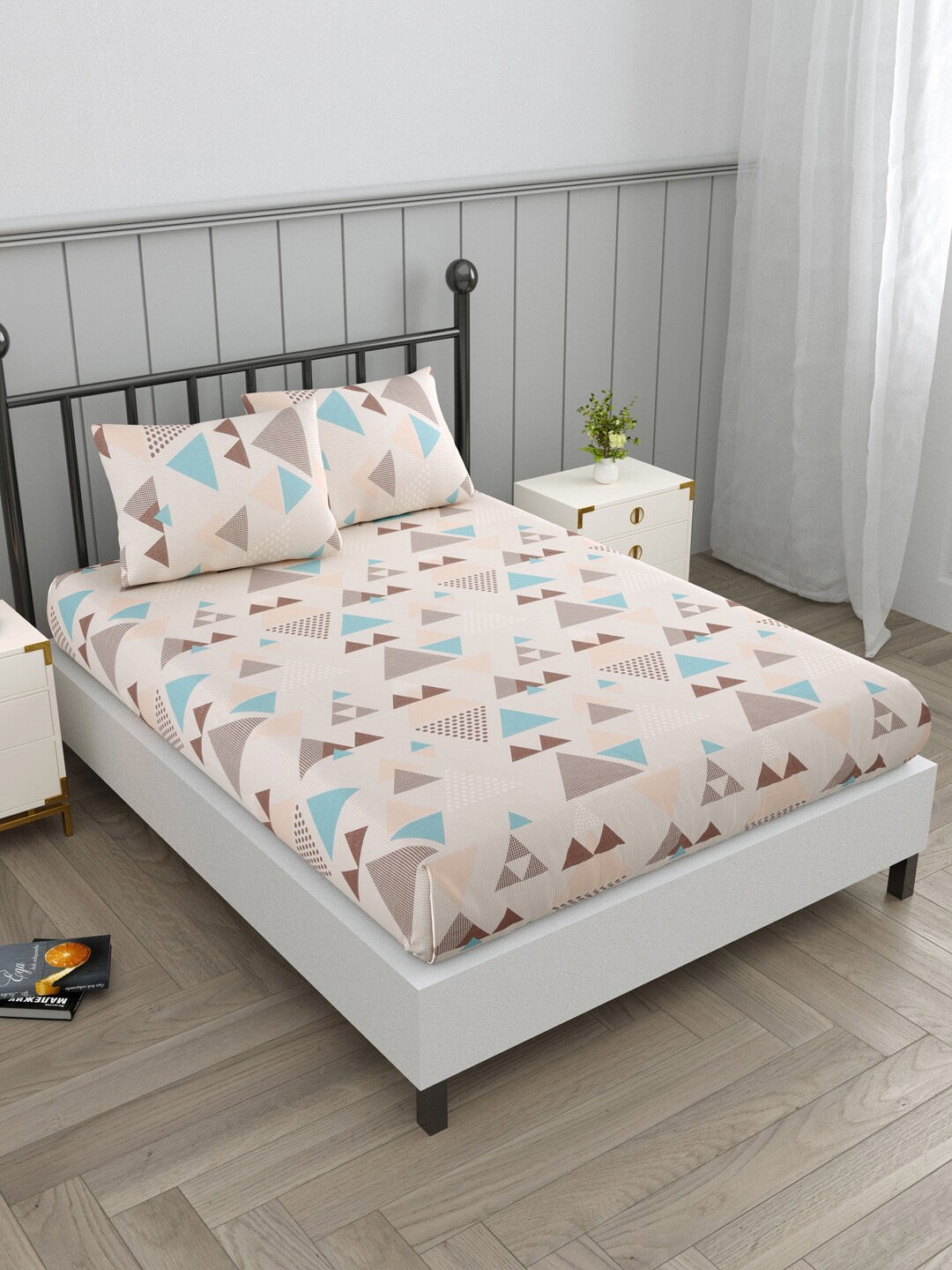 

EverHOME Sayla Pink & Blue Geometric Cotton 144 TC Flat Queen Bedsheet & 2 Pillow Covers