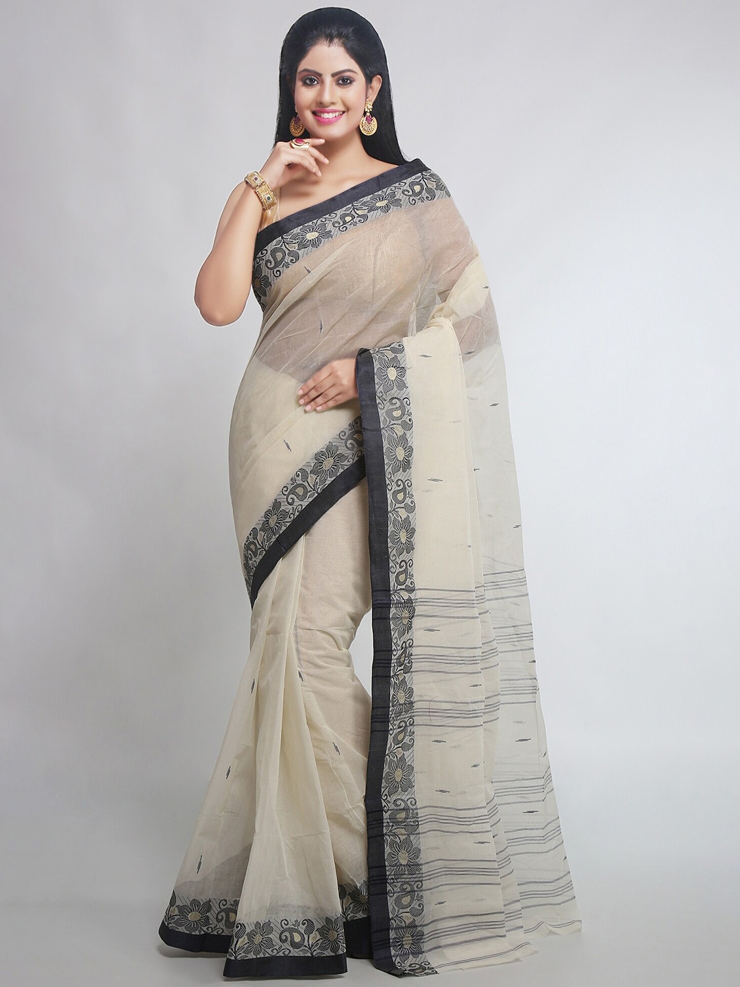 

WoodenTant Woven Design Pure Cotton Taant Saree, White
