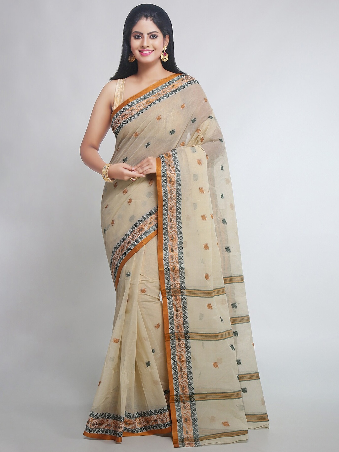 

WoodenTant Woven Design Pure Cotton Taant Saree, Cream