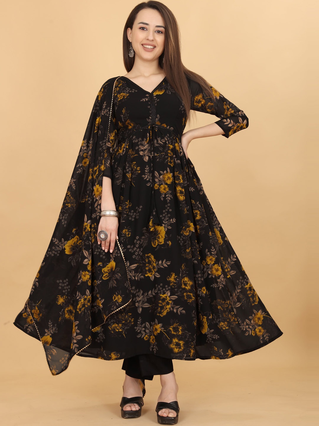 

CHANSI Floral Printed Empire Kurta & Trousers With Dupatta, Black