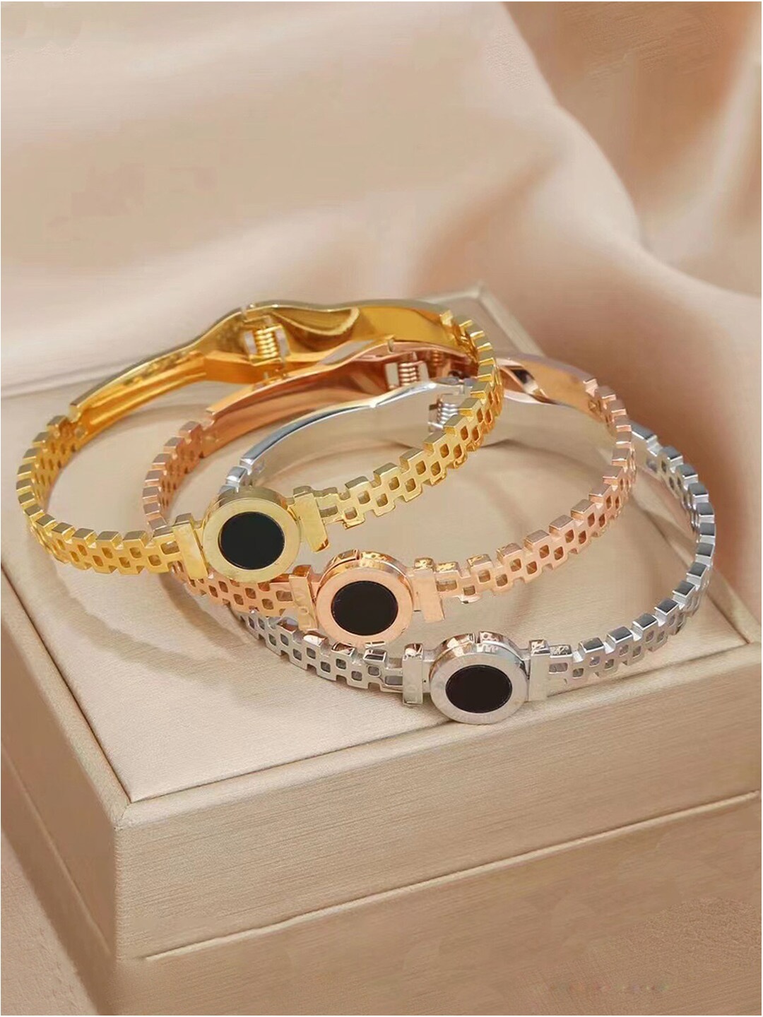 

Jewels Galaxy Set Of 3 Cuff Bracelet, Grey