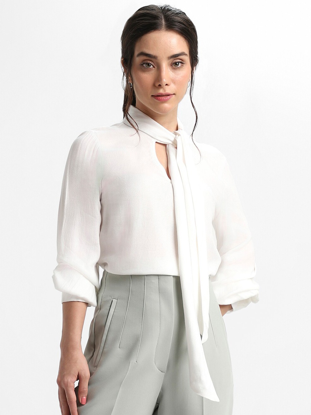 

DL Woman Tie-Up Neck Cuffed Sleeves Top, Off white