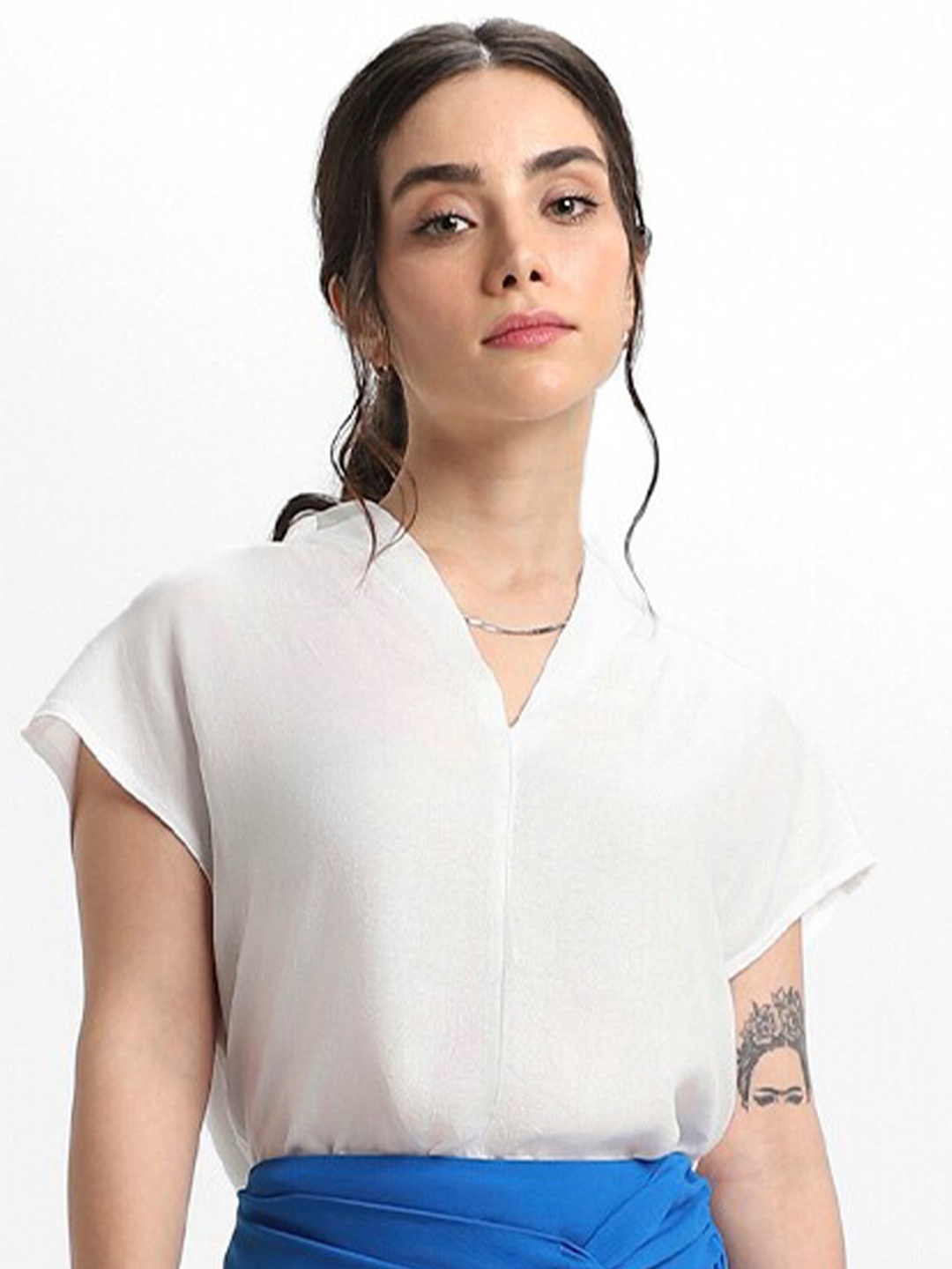 

DL Woman V-Neck Extented Sleeve Top, Off white