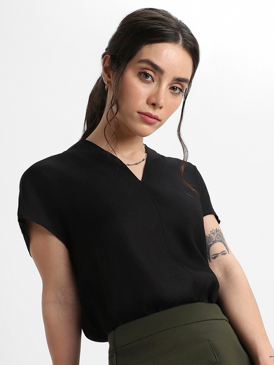 

DL Woman Extended Sleeves Top, Black