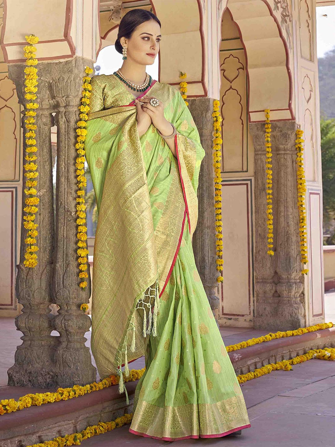 

Mitera Ethnic Motifs Woven Design Zari Silk Blend Banarasi Saree, Green