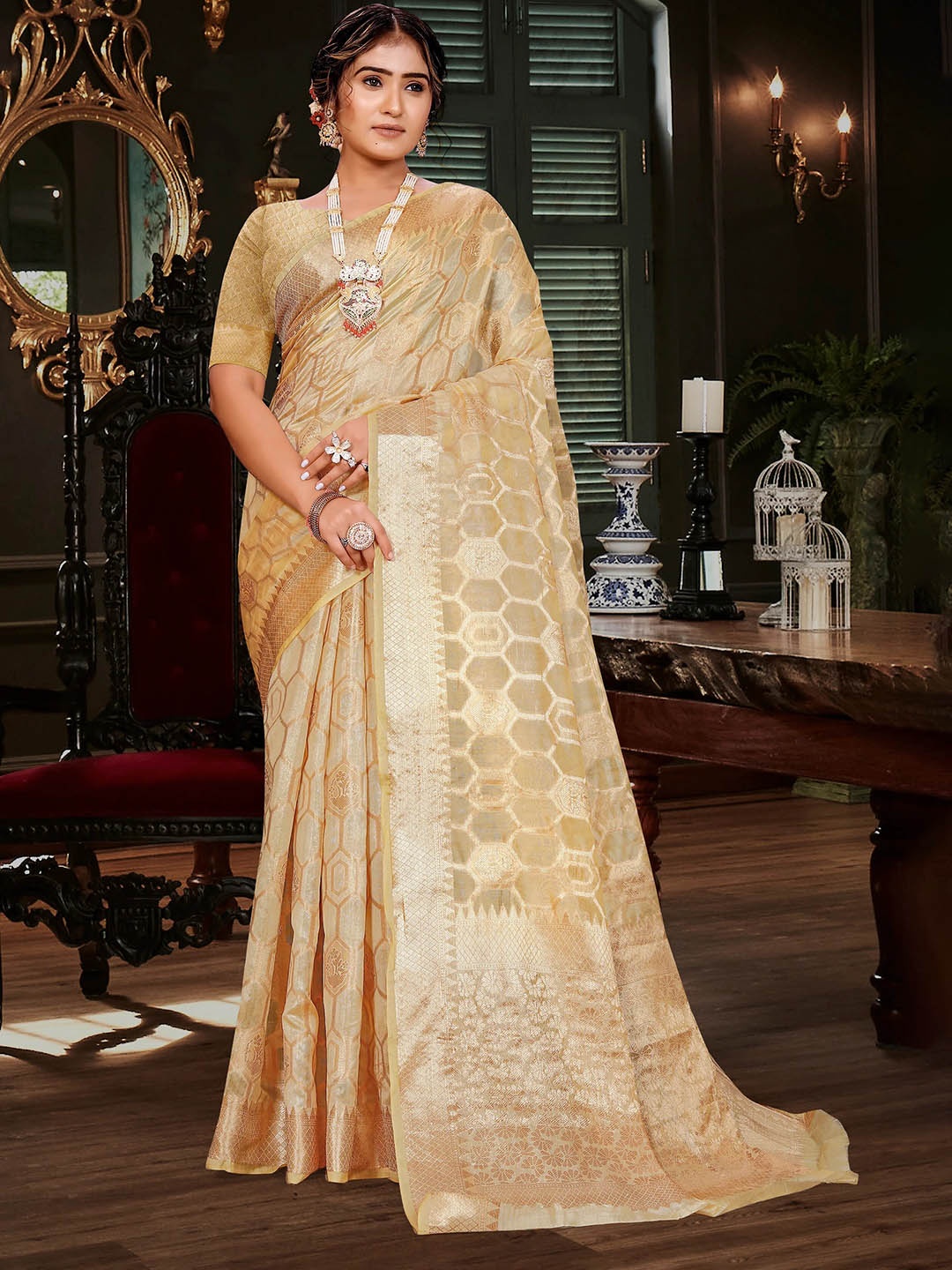 

Mitera Cream-Coloured & Gold-Toned Ethnic Motif Woven Design Zari Organza Banarasi Saree