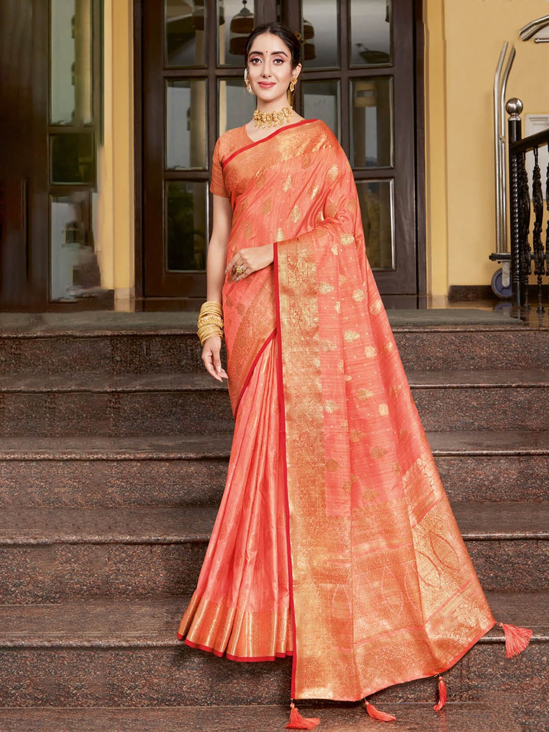 

Mitera Woven Design Zari Banarasi Saree, Peach