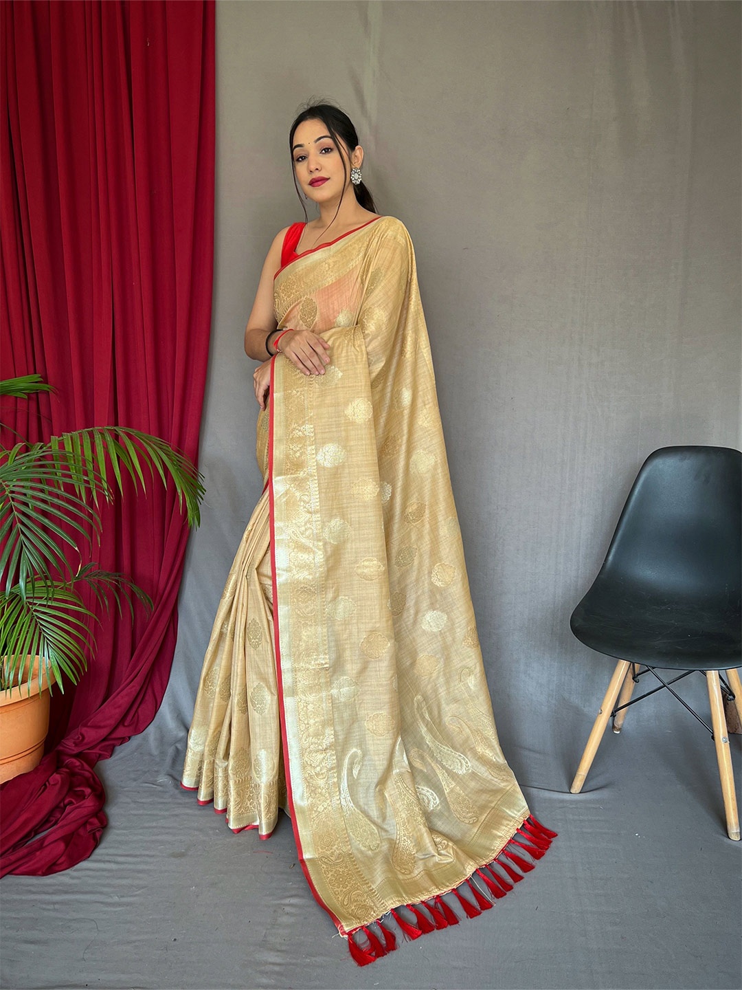 

Mitera Cream-Coloured & Gold-Toned Ethnic Motifs Woven Design Zari Banarasi Saree