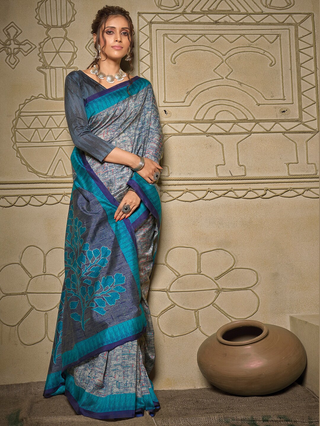 

Anouk Grey Abstract Printed Saree