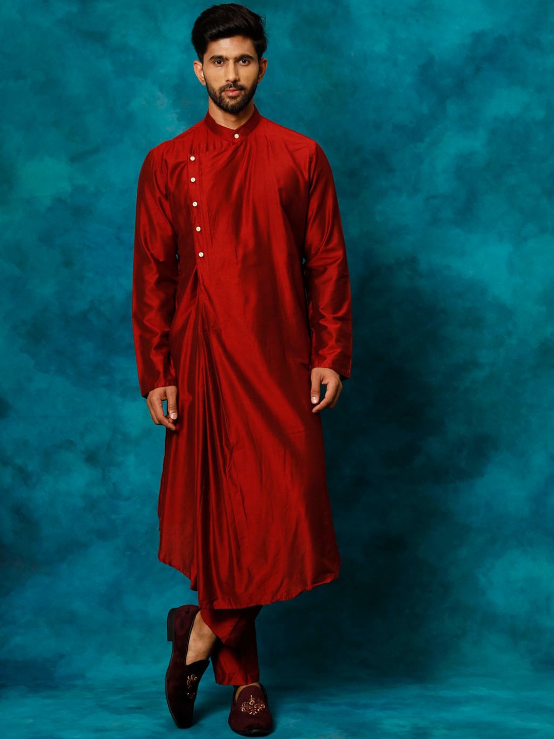 

VASTRAMAY Pleated Kurta With Pyjamas, Maroon