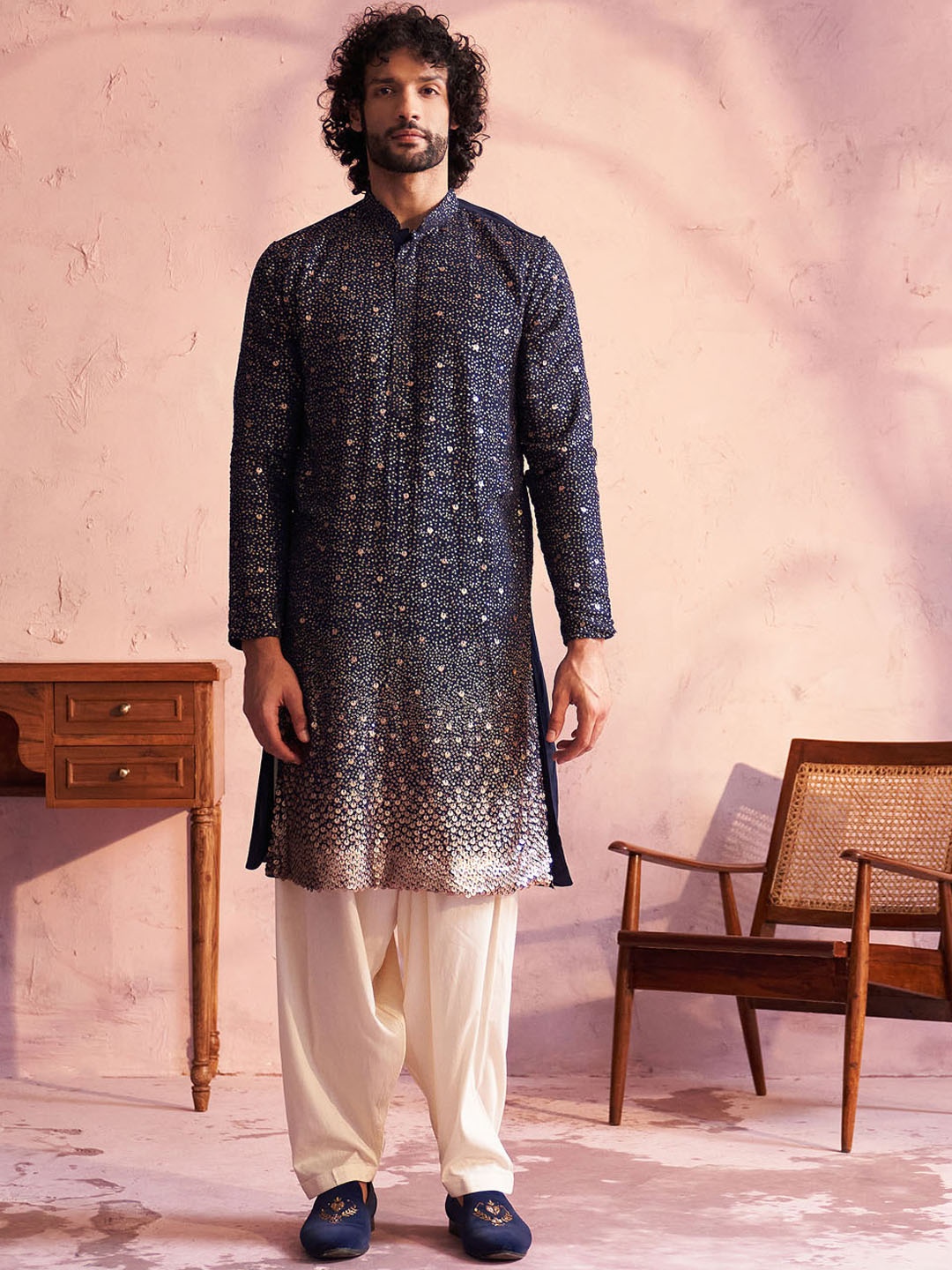 

VASTRAMAY Ethnic Motifs Embroidered Sequined Georgette Kurta With Patiala, Navy blue