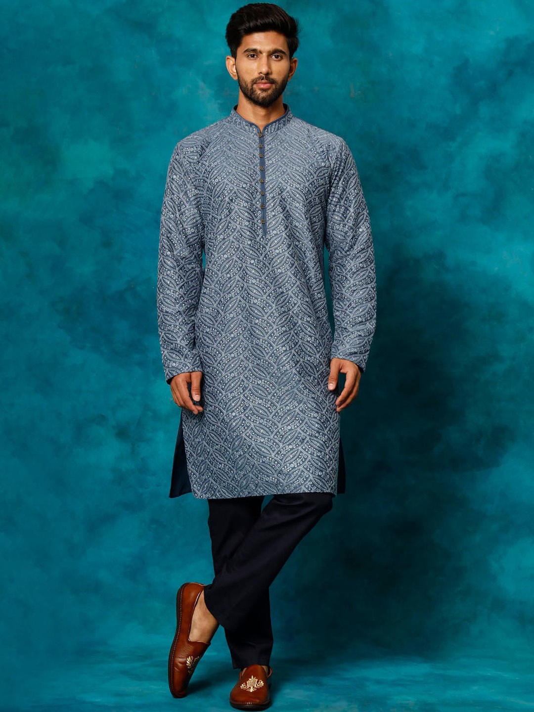 

VASTRAMAY Floral Embroidered Regular Thread Work Kurta With Pyjamas, Grey