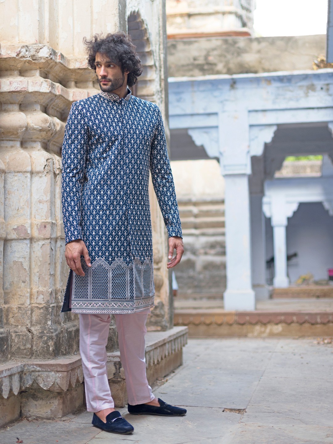 

VASTRAMAY Embroidered Mandarin Collar Slim Fit Sherwani Set, Navy blue