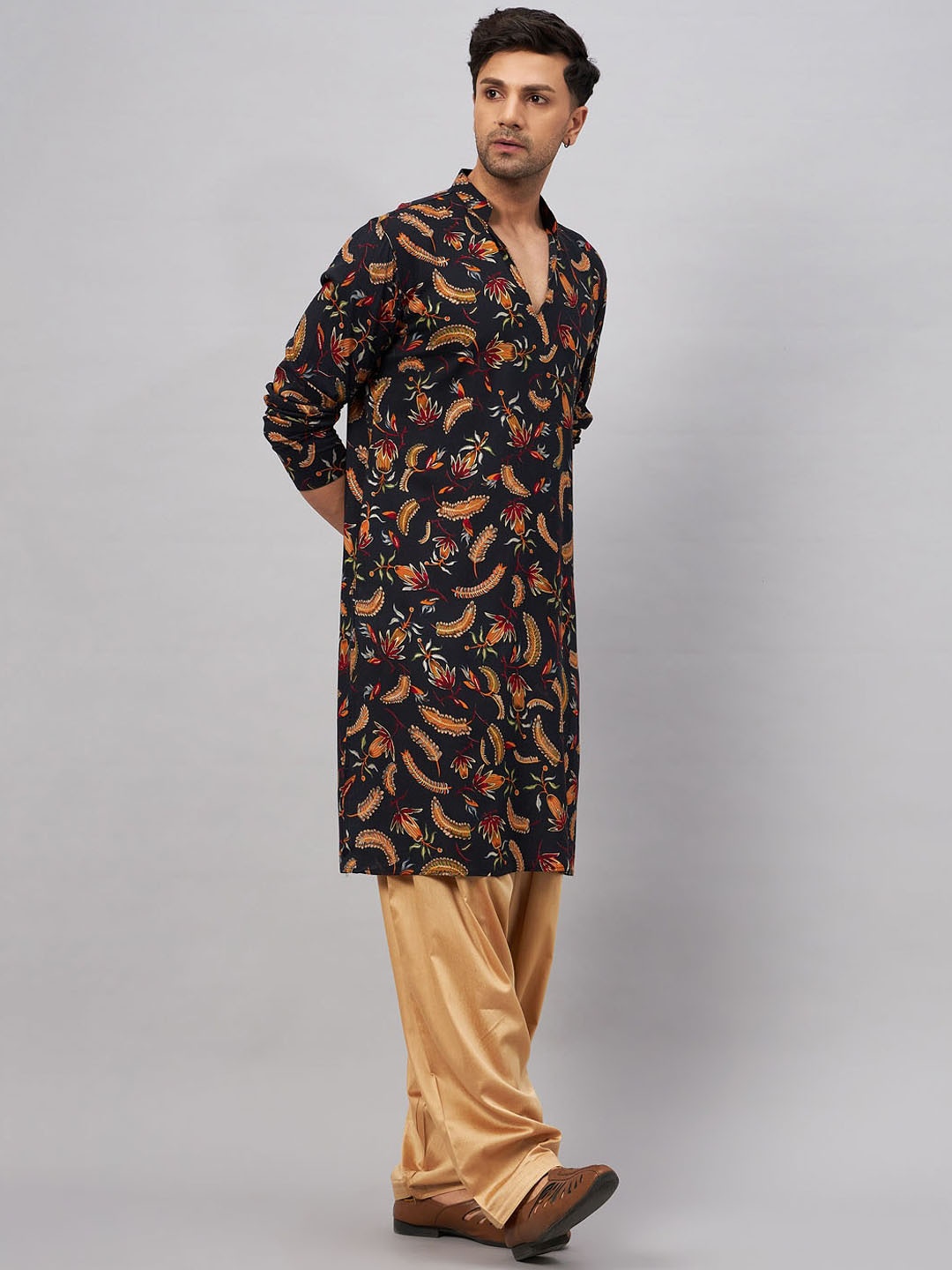 

VASTRAMAY Floral Printed Regular Kurta with Patiala, Black