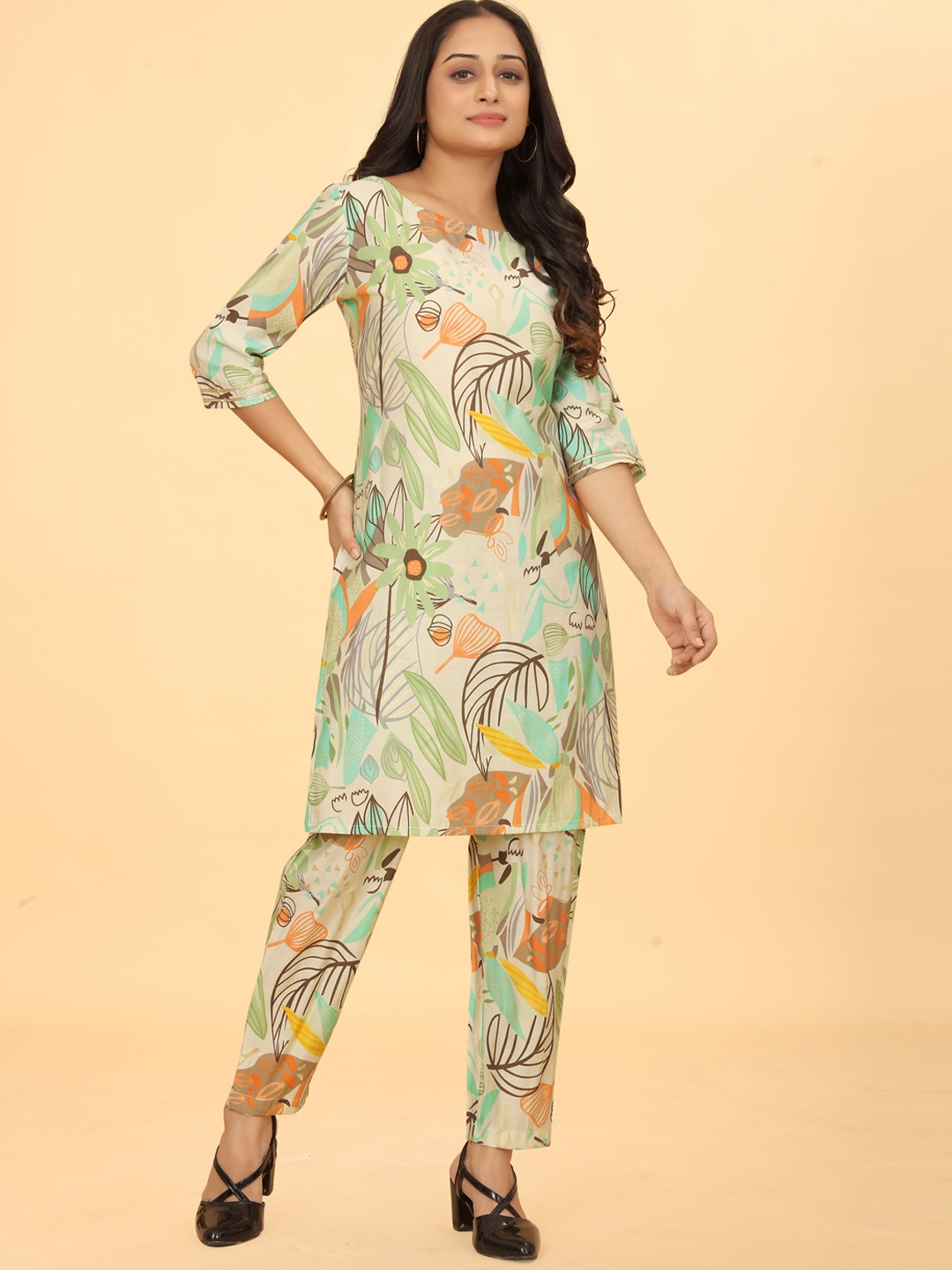 

Riti Floral Printed Straight Kurta with Trouser, Green