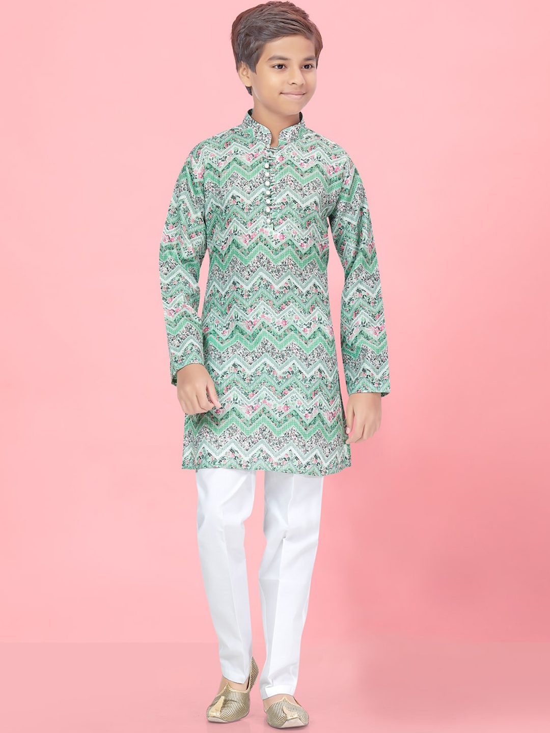 

BAESD Boys Chevron Printed Regular Pure Silk Kurta With Pyjamas, Green