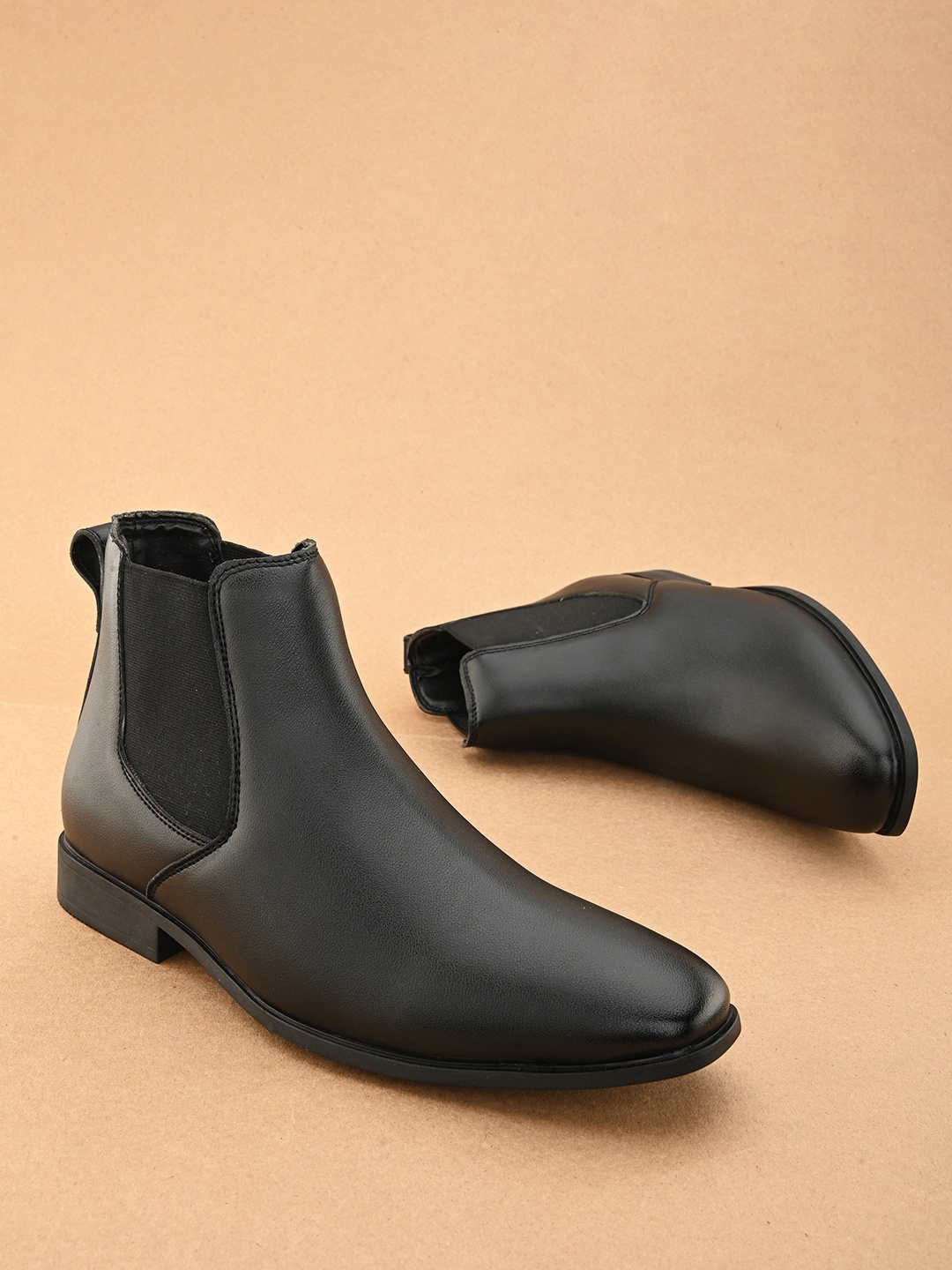 

The Roadster Lifestyle Co. Men Mid-Top Chelsea Boots, Black