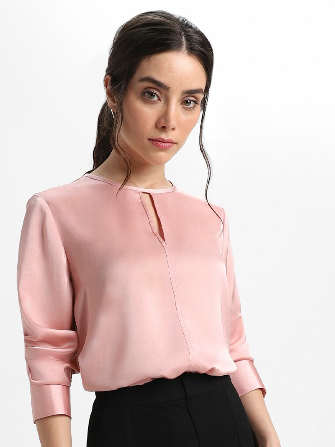 

DL Woman Keyhole Neck Three-Quarter Sleeve Top, Pink