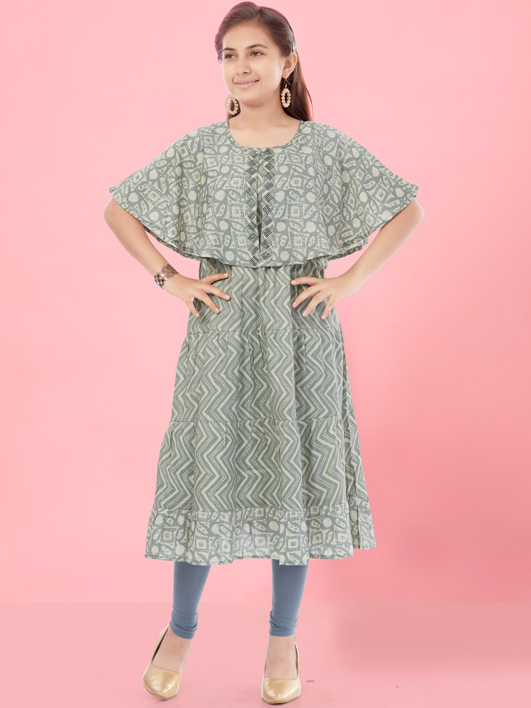 

BAESD Girls Geometric Printed Cape Sleeves Pure Cotton A-Line Kurta With Legging, Grey