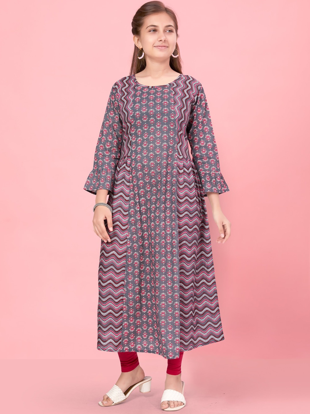 

BAESD Girls Floral Printed A-Line Pure Cotton Kurta With Leggings, Grey