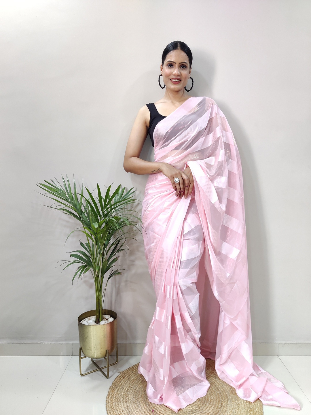 

Riddhi Textile Hub Striped Poly Georgette Leheriya Saree, Pink