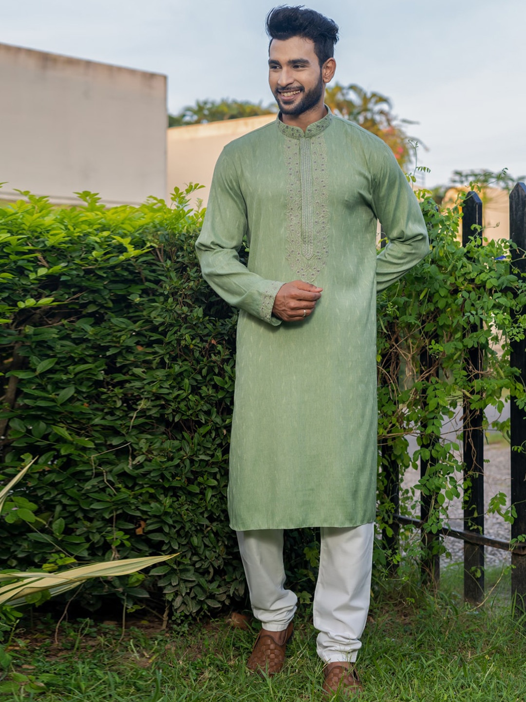 

HU - Handcrafted Uniquely Floral Embroidered Dobby Kurta, Green
