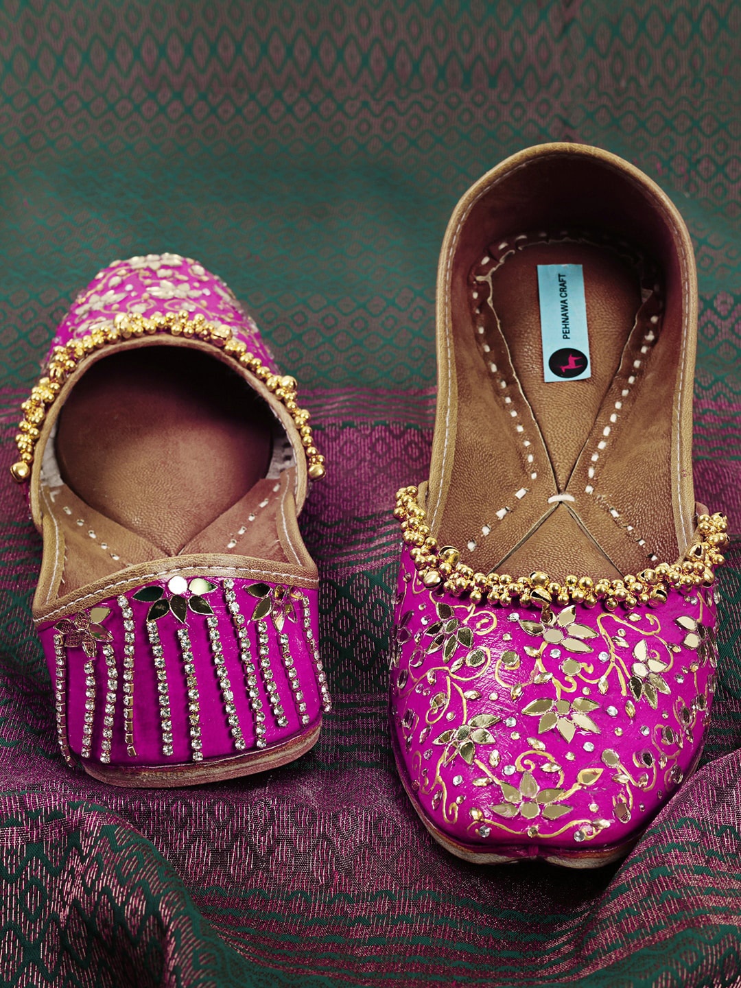 

PehnawaCraft Ethnic Embellished Mojaris, Magenta