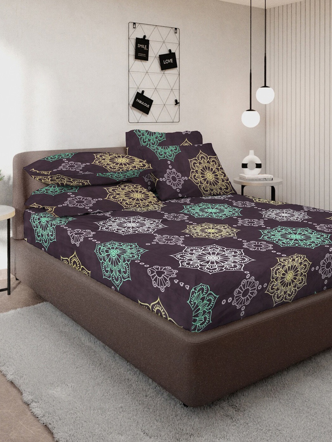 

KLOTTHE Black & Green Ethnic Motifs Printed 300 TC Double King Bedsheet & 4 Pillow Cover