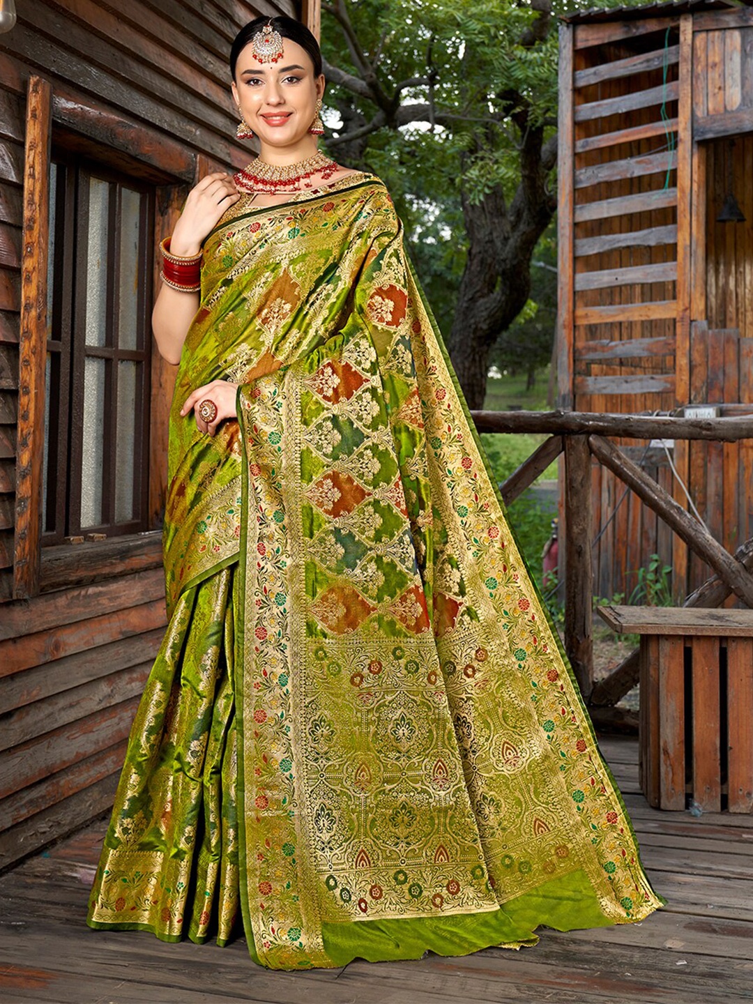 

Anouk Lime Green & Gold-Toned Ethnic Motifs Zari Art Silk Saree