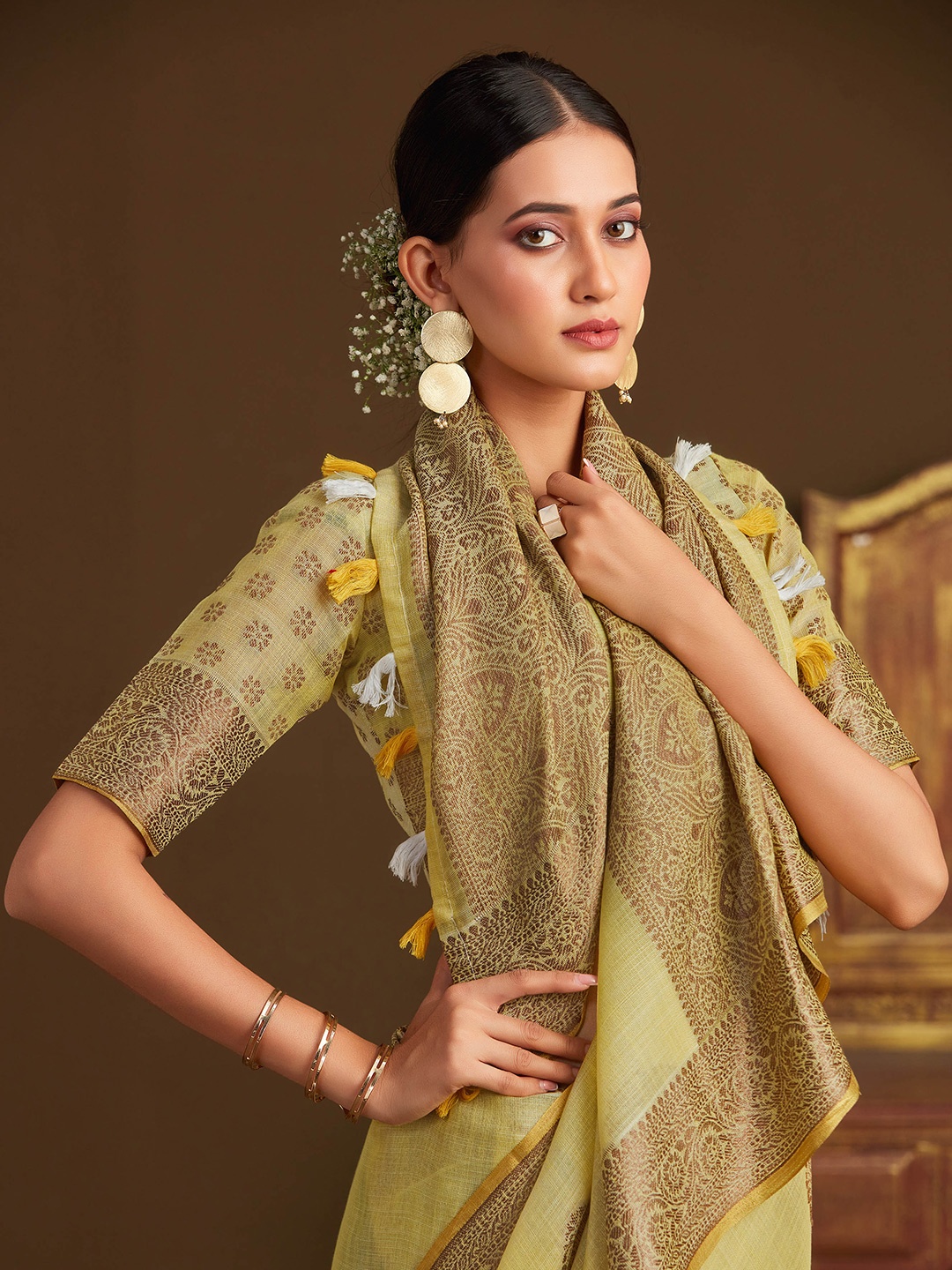 

Sangria Woven Design Saree, Yellow